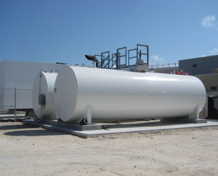 Horizontal storage tanks for industrial liquids