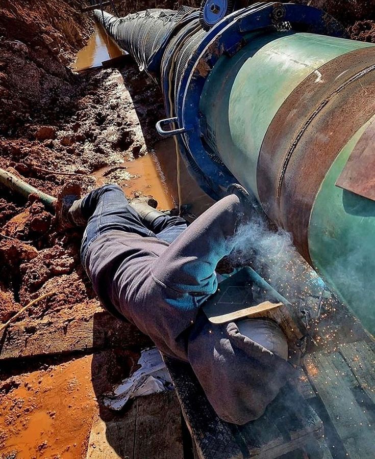 Pipeline construction in Ghana