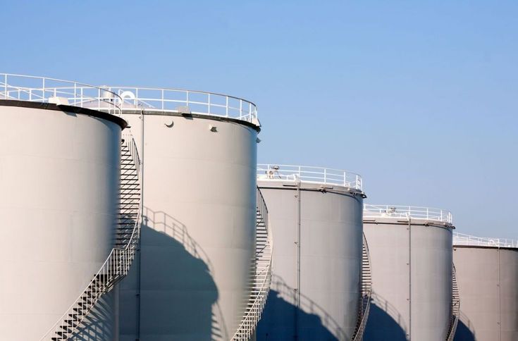 Vertical storage tanks for petroleum and industrial liquids